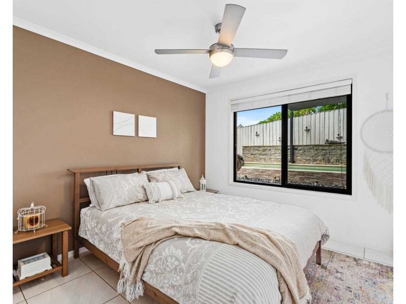 7 Irvine Street, Pacific Pines QLD 4211