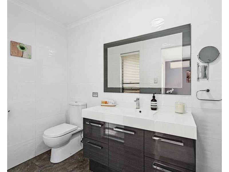 7 Irvine Street, Pacific Pines QLD 4211