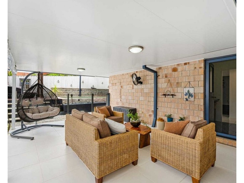 7 Irvine Street, Pacific Pines QLD 4211