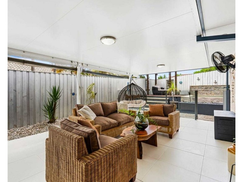 7 Irvine Street, Pacific Pines QLD 4211