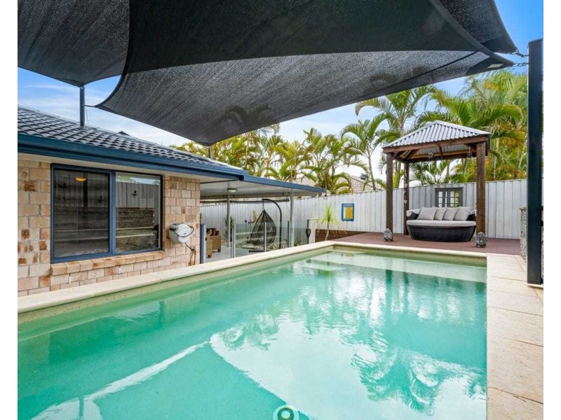 7 Irvine Street, Pacific Pines QLD 4211