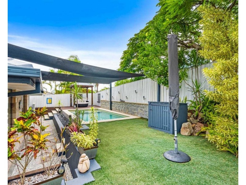 7 Irvine Street, Pacific Pines QLD 4211