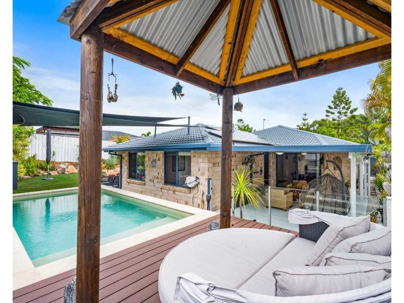 7 Irvine Street, Pacific Pines QLD 4211