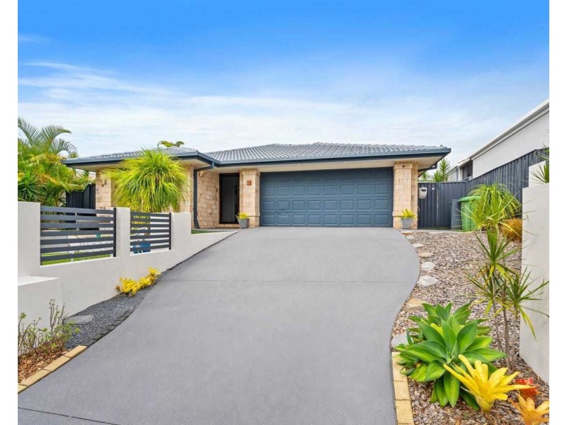 7 Irvine Street, Pacific Pines QLD 4211