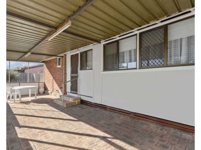 2 Godfrey Street, Queens Park WA 6107