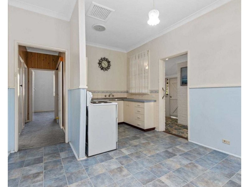 2 Godfrey Street, Queens Park WA 6107