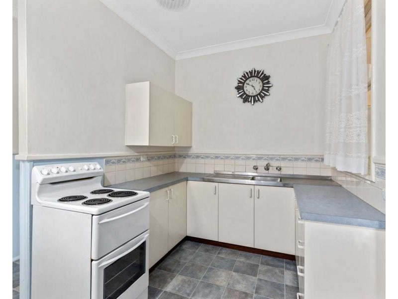 2 Godfrey Street, Queens Park WA 6107