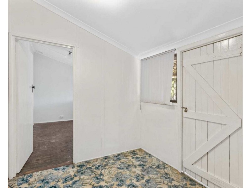 2 Godfrey Street, Queens Park WA 6107