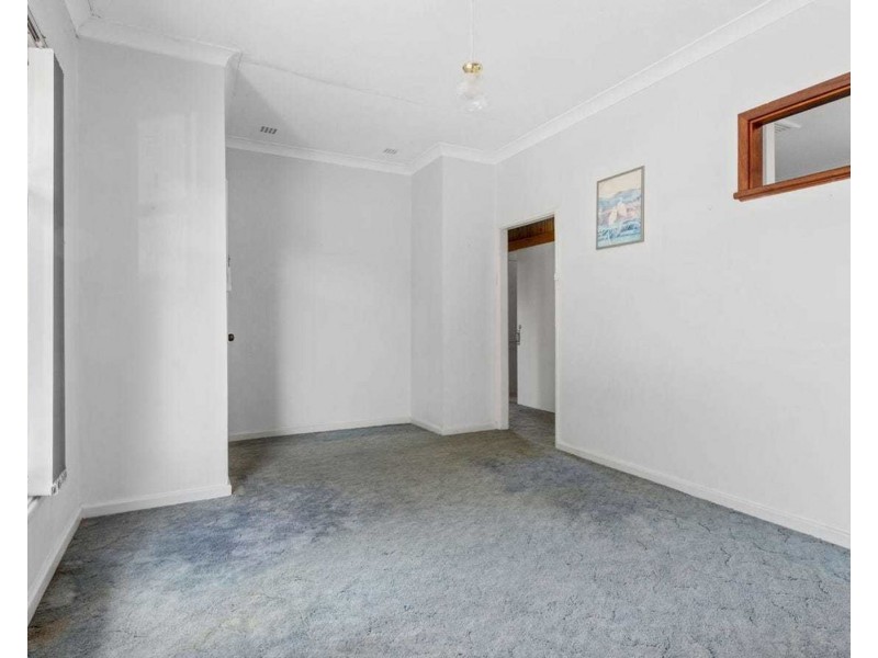 2 Godfrey Street, Queens Park WA 6107