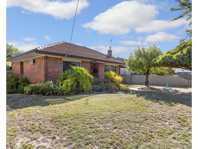 2 Godfrey Street, Queens Park WA 6107