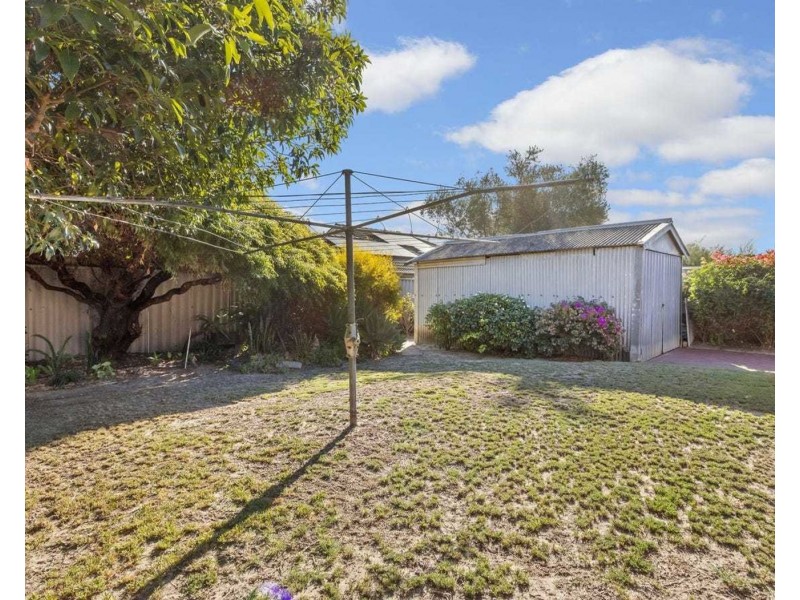 2 Godfrey Street, Queens Park WA 6107