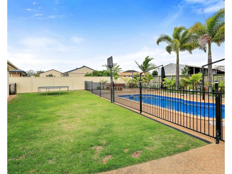 12 Charlotte Court, Kalkie QLD 4670