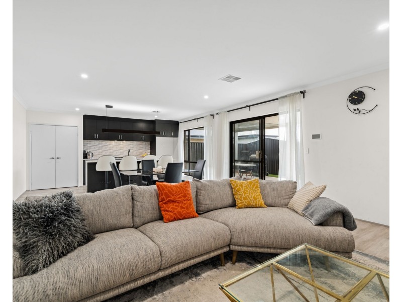 14 Barton Street, Aveley WA 6069