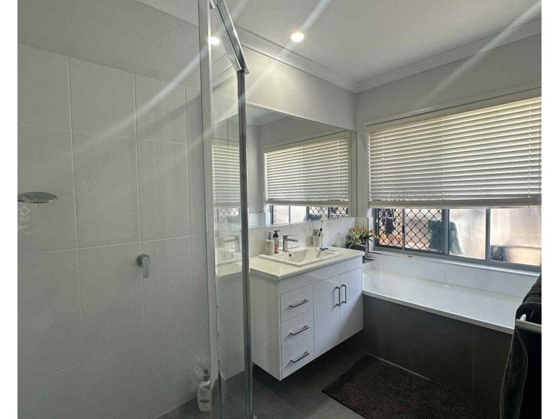 7 Zucchero Lane, Ashfield QLD 4670