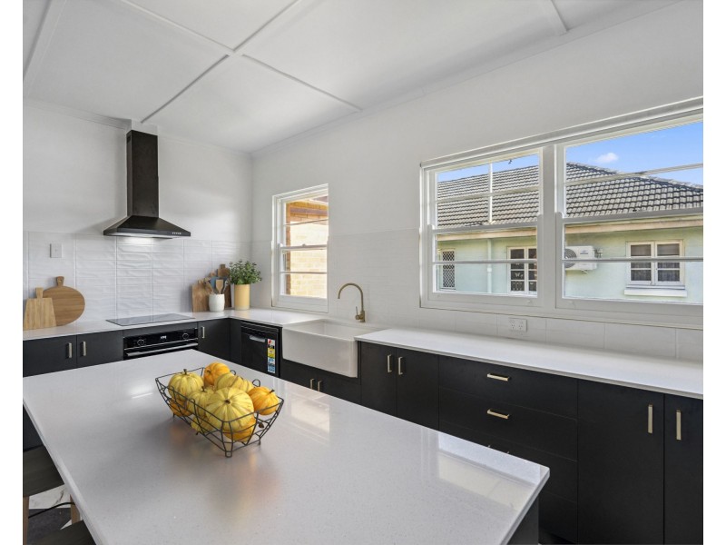 8 Toongarra Road, Leichhardt QLD 4305
