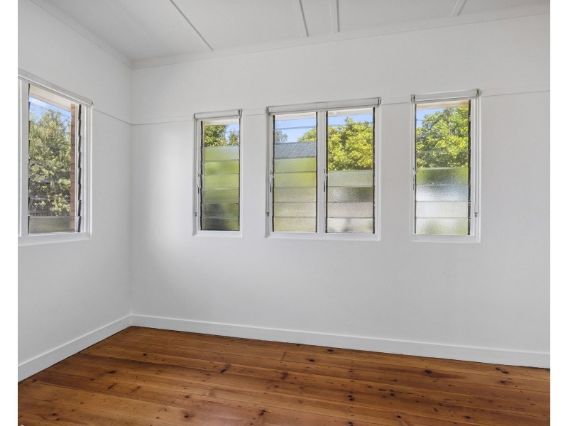 8 Toongarra Road, Leichhardt QLD 4305