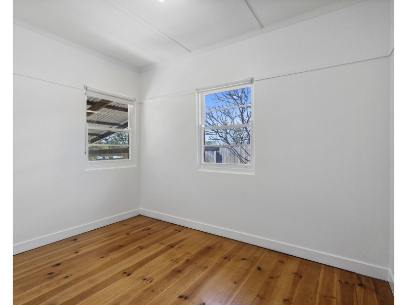 8 Toongarra Road, Leichhardt QLD 4305