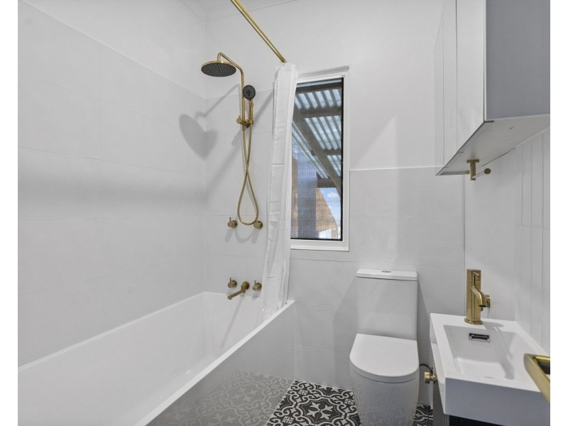 8 Toongarra Road, Leichhardt QLD 4305