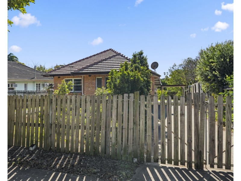 8 Toongarra Road, Leichhardt QLD 4305