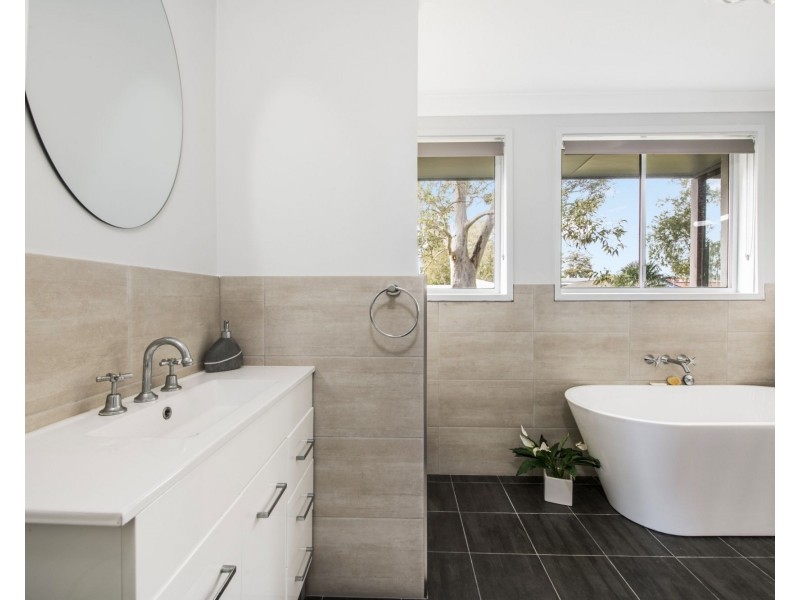 7 Tarwarri Road,, Summerland Point NSW 2259