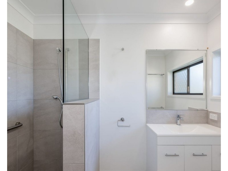 27 Sloane Street, Kalkie QLD 4670