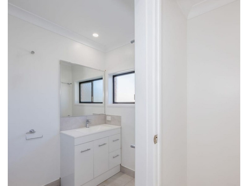 27 Sloane Street, Kalkie QLD 4670