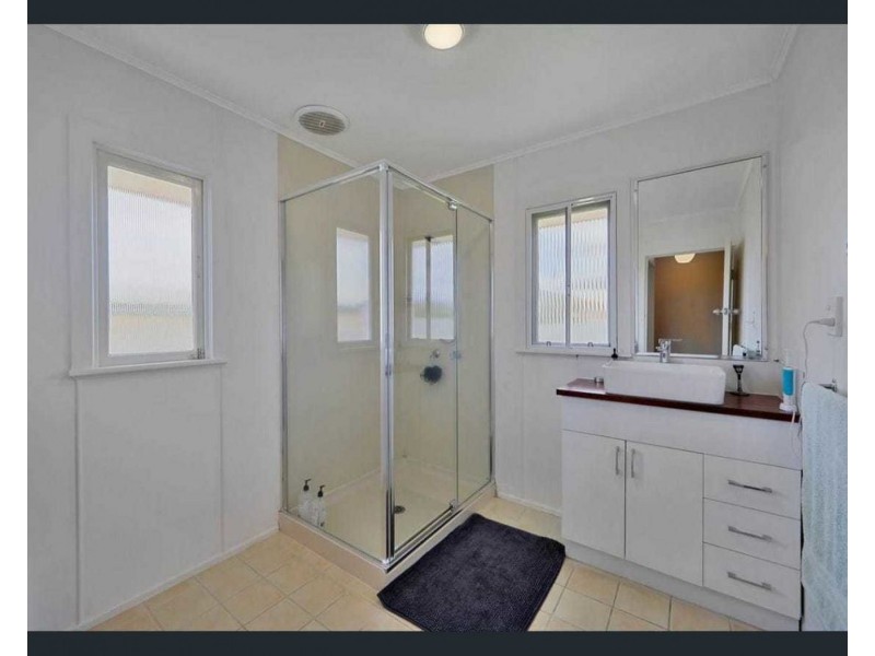 2 Loney St, Avenell Heights QLD 4670