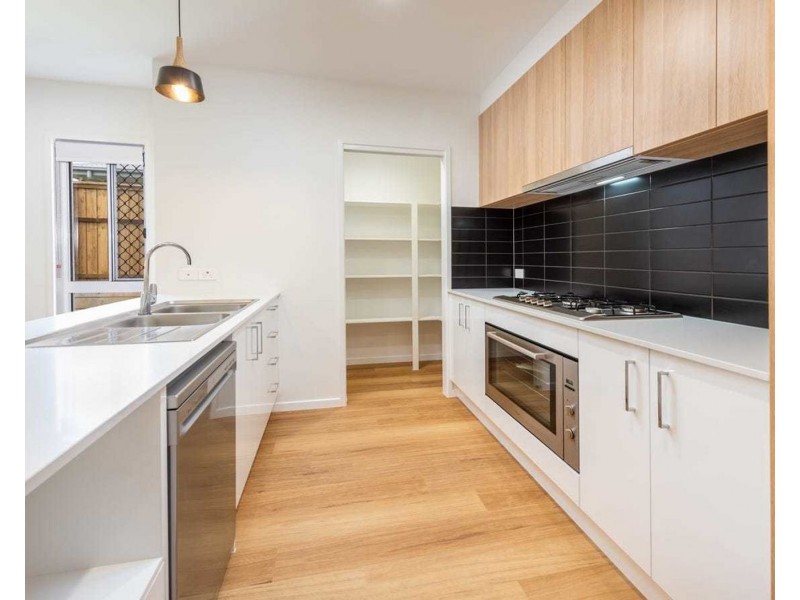 27 Cummins Road, Avoca QLD 4670