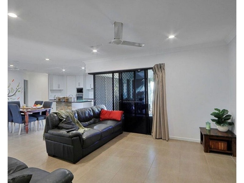 2 Mountney Street, Avoca QLD 4670