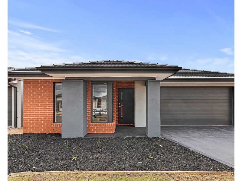 56 Hanover Circuit, Melton South VIC 3338
