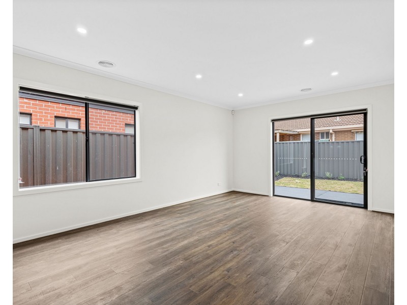 56 Hanover Circuit, Melton South VIC 3338