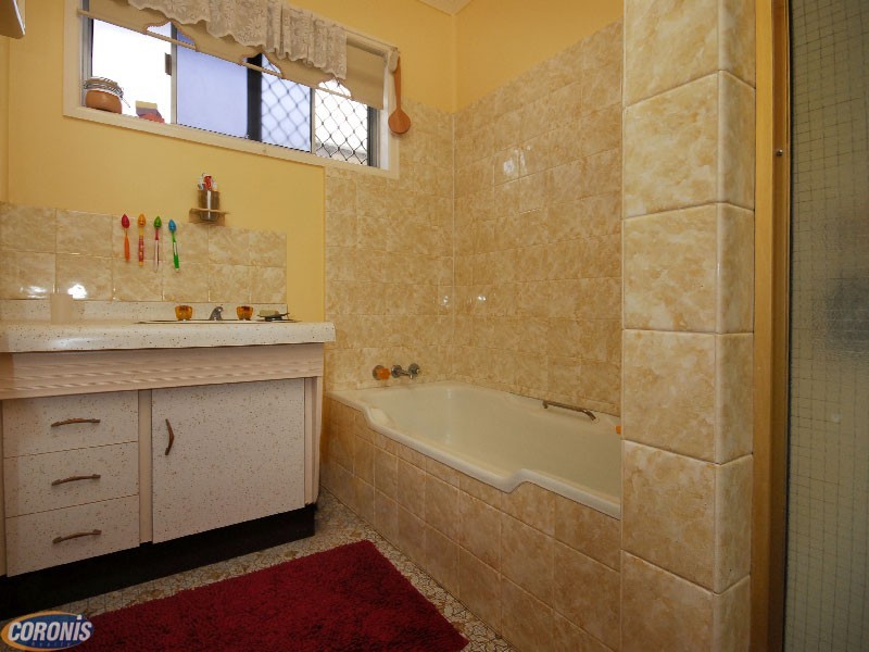 33 Seaview Parade, Deception Bay QLD 4508