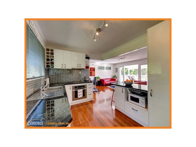 5 Owarra Avenue East, Ferny Hills QLD 4055