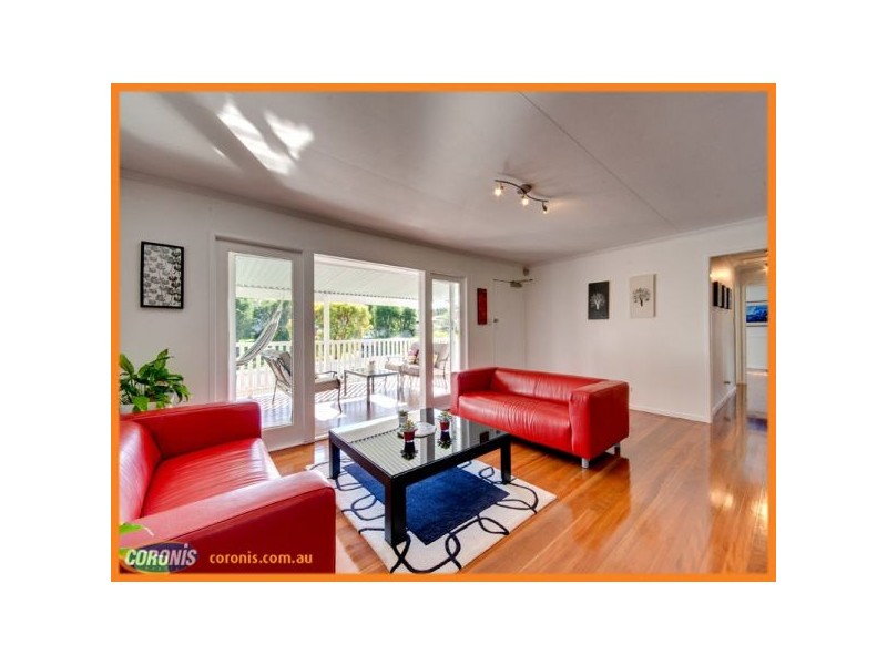 5 Owarra Avenue East, Ferny Hills QLD 4055