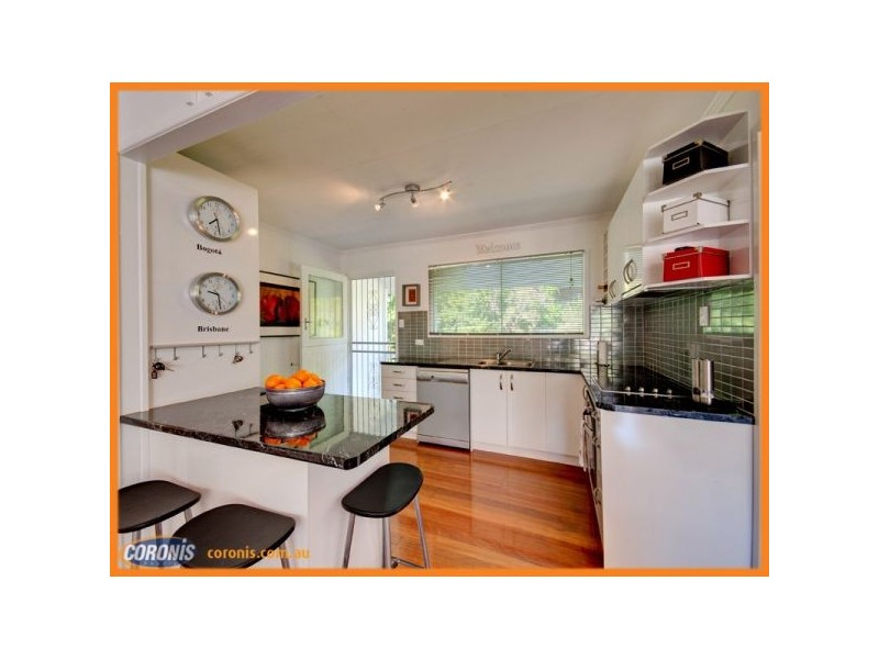 5 Owarra Avenue East, Ferny Hills QLD 4055