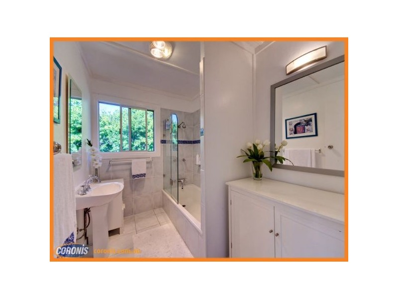 5 Owarra Avenue East, Ferny Hills QLD 4055