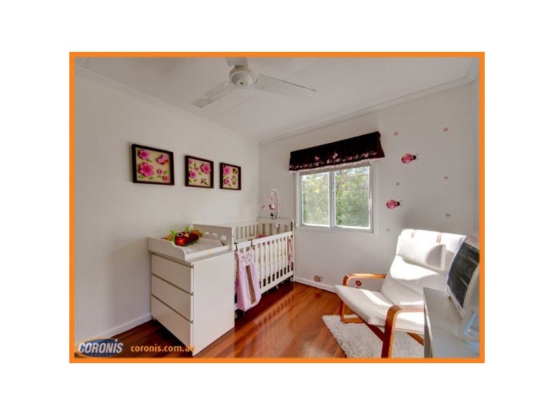 5 Owarra Avenue East, Ferny Hills QLD 4055