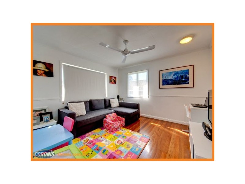 5 Owarra Avenue East, Ferny Hills QLD 4055