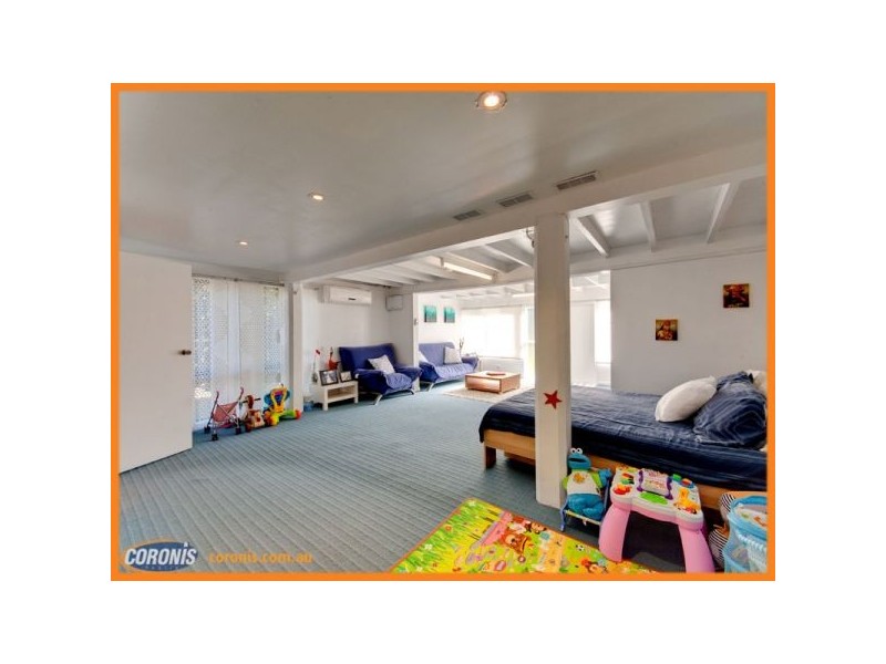 5 Owarra Avenue East, Ferny Hills QLD 4055