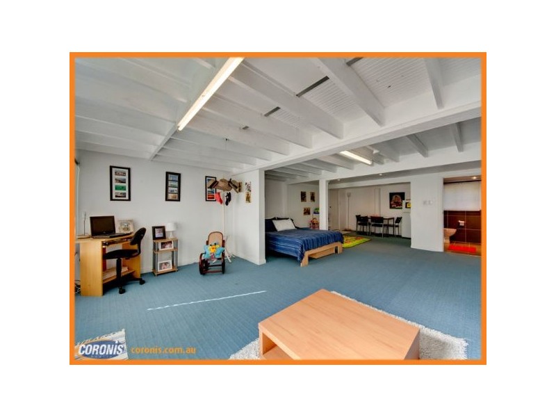 5 Owarra Avenue East, Ferny Hills QLD 4055