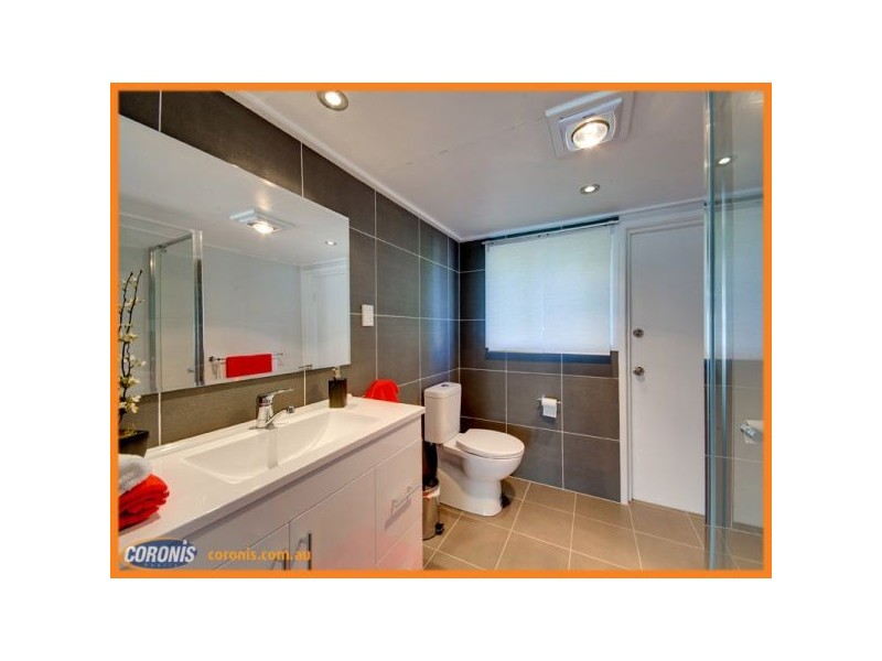 5 Owarra Avenue East, Ferny Hills QLD 4055