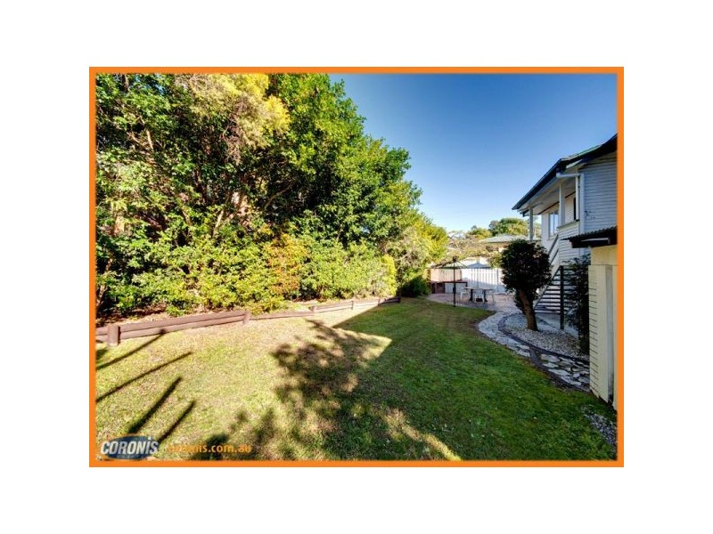 5 Owarra Avenue East, Ferny Hills QLD 4055