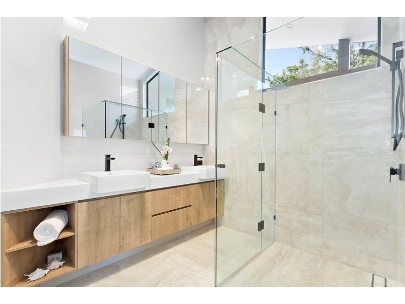 20 Grays Road, Hamilton QLD 4007