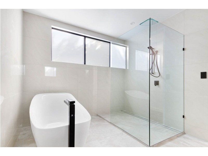 20 Grays Road, Hamilton QLD 4007