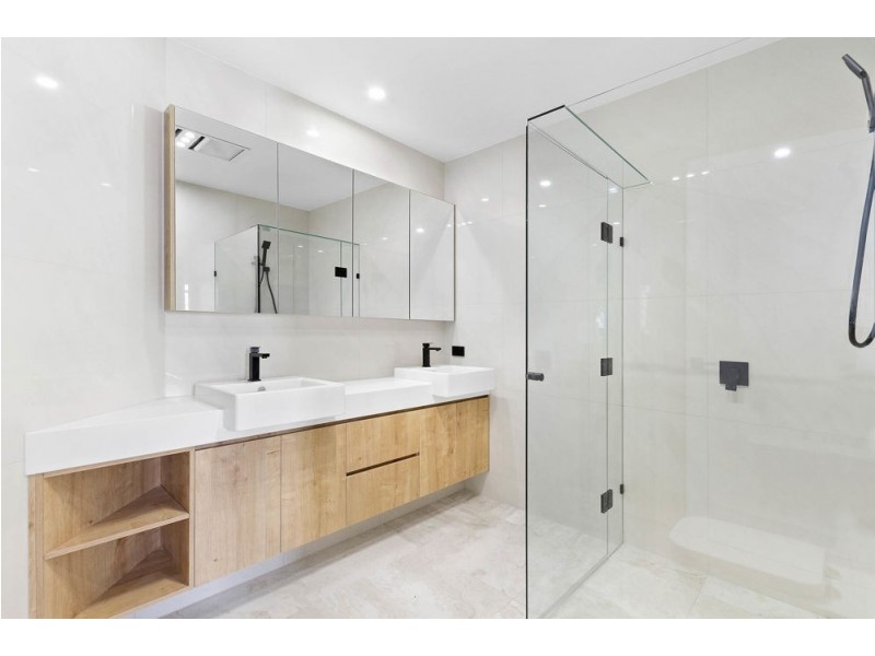 20 Grays Road, Hamilton QLD 4007