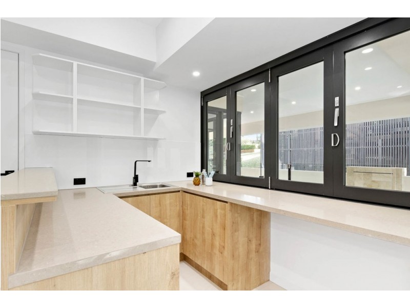 20 Grays Road, Hamilton QLD 4007