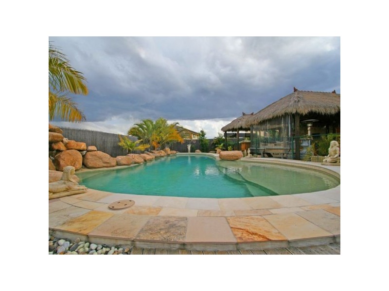 11 Memoire Court, Eatons Hill QLD 4037