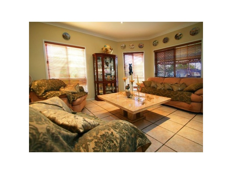 11 Memoire Court, Eatons Hill QLD 4037