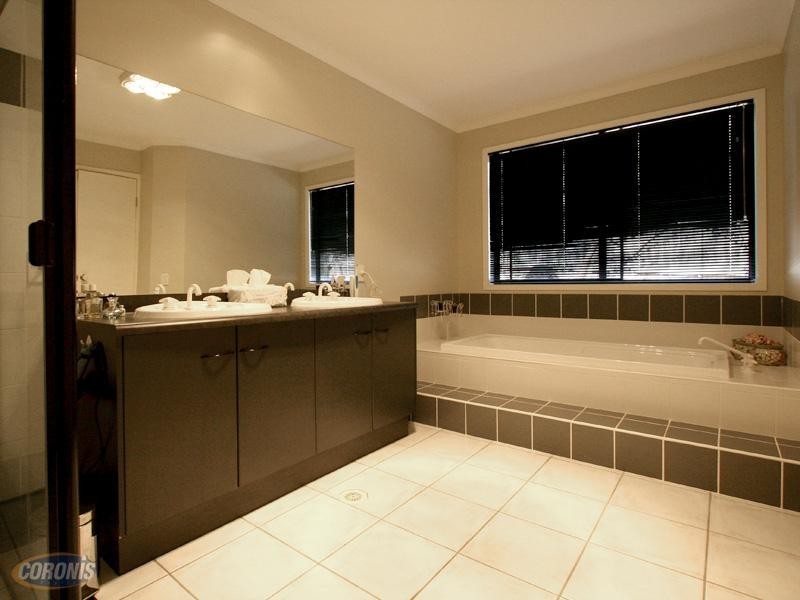 16 Laceflower Crescent, Eatons Hill QLD 4037