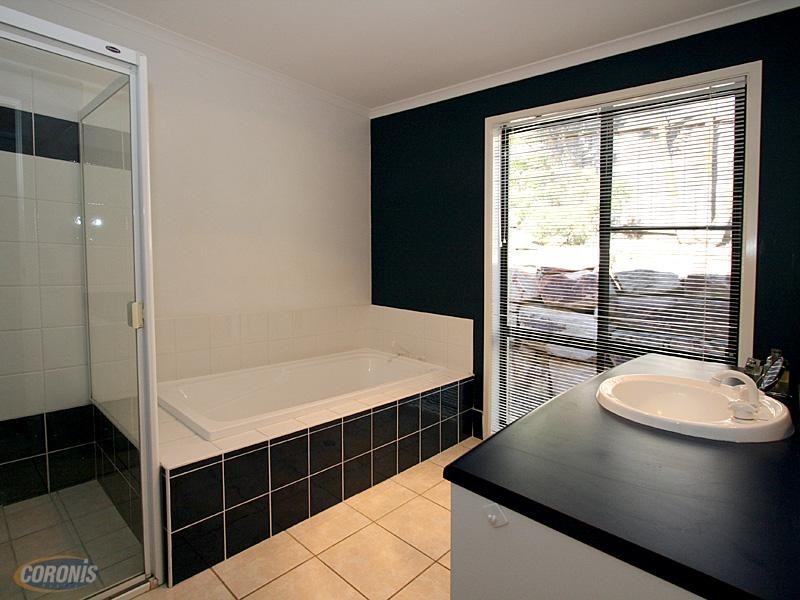 16 Laceflower Crescent, Eatons Hill QLD 4037